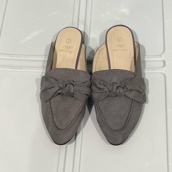 Amanda Blu Shoes - 🆕 Amanda Blu Mule • Size 7